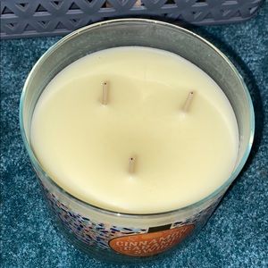 Cinn Caramel Swirl candle NEVER BURNED BRAND NEW